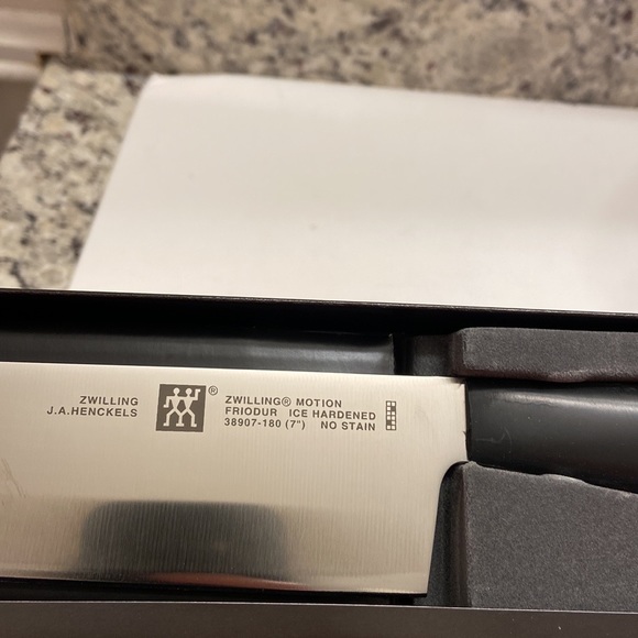 Zwilling Motion JA Henckels 7 inch Santoku Knife New in Box 38907-180 - Picture 6 of 6